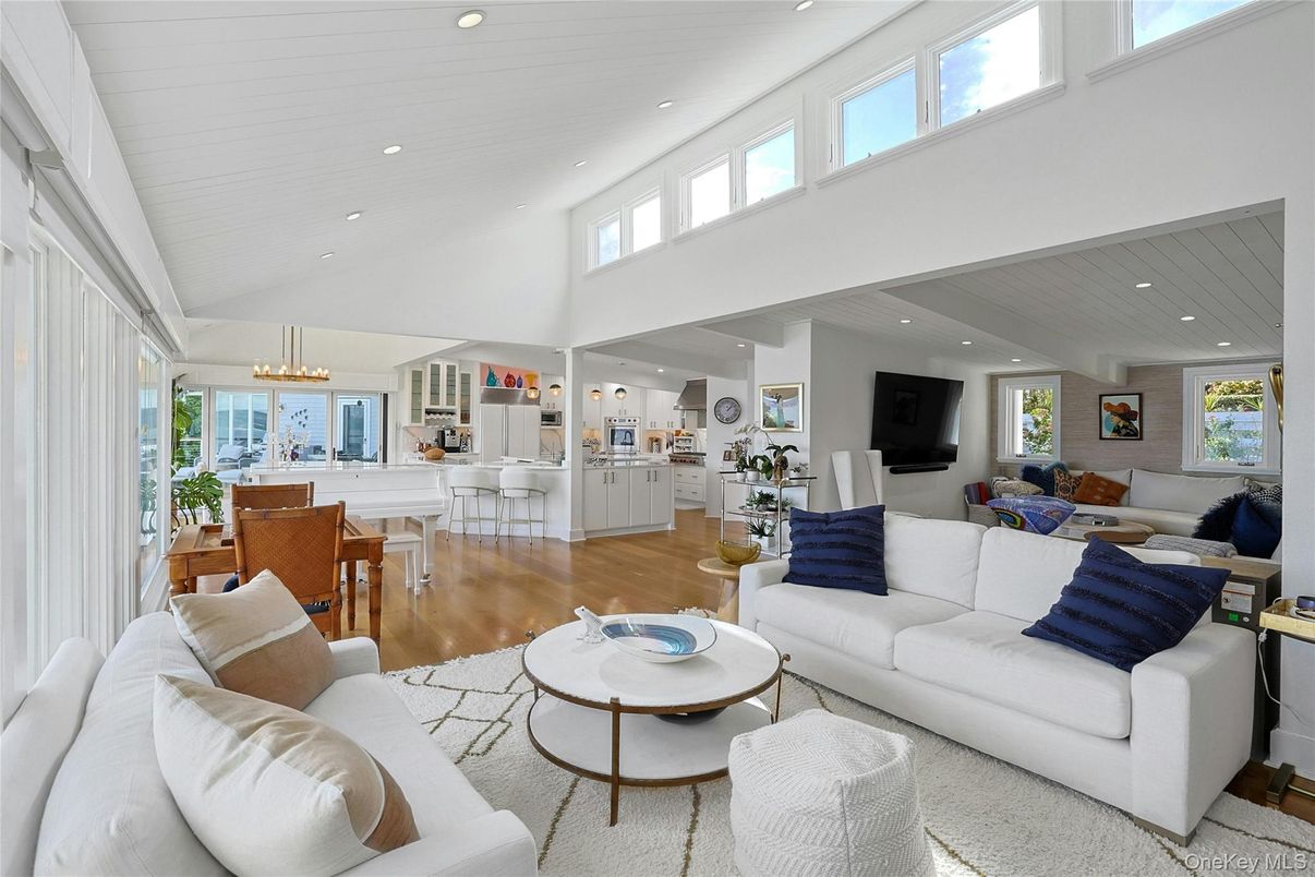 Dining room, Interior, Living room, Pendant Lights, Recessed Lighting, Wood Texture Flooring