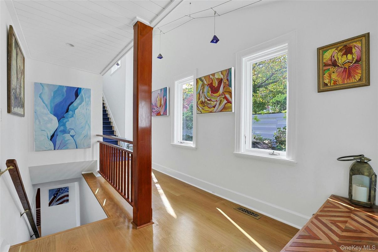 Interior, Pendant Lights, Wood Texture Flooring