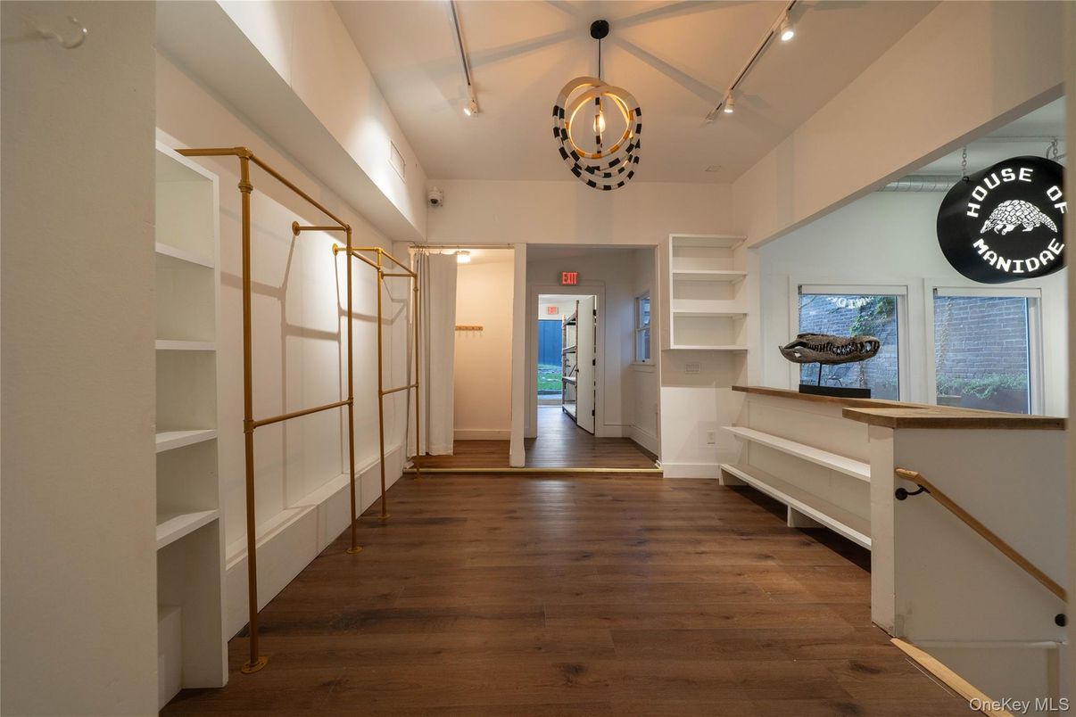 Interior, Pendant Lights, Wood Texture Flooring