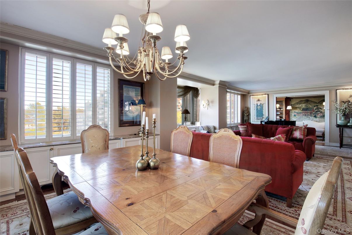 Chandelier, Dining room, Interior, Living room