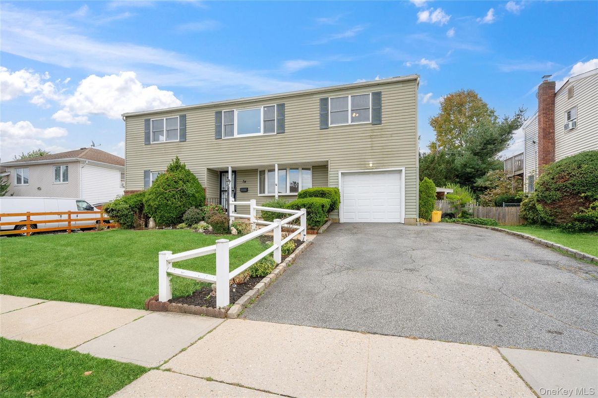 Attached, Exterior, Facade, Raised Ranch