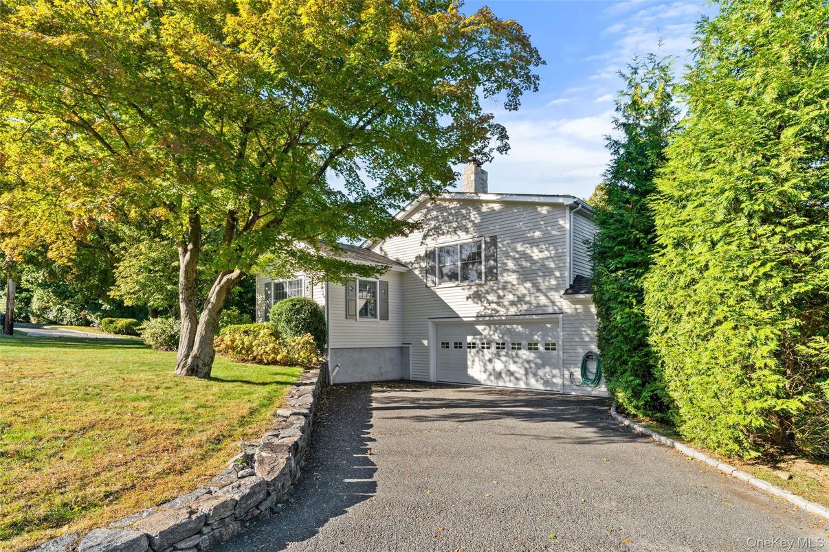 Attached, Exterior, Facade, Split Level