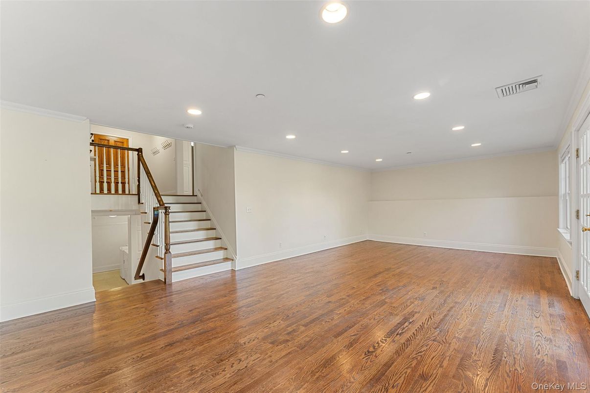 Empty room, Interior, Recessed Lighting, Wood Texture Flooring