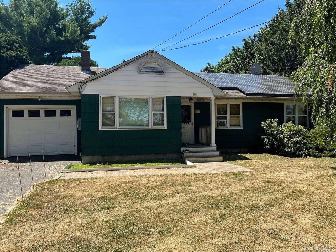 Attached, Exterior, Facade, Ranch