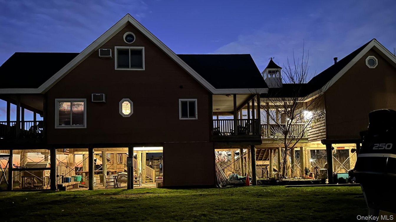 Exterior, Facade, None