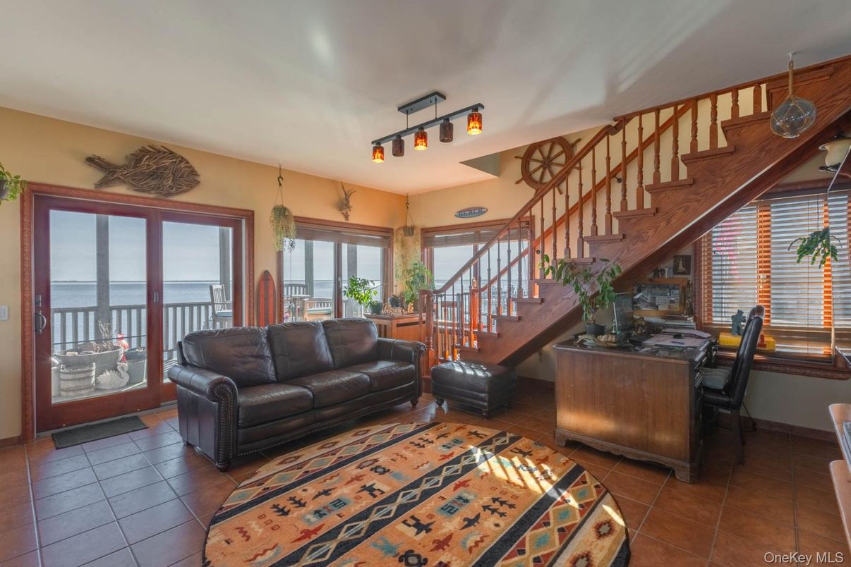 Dining room, Interior, Water