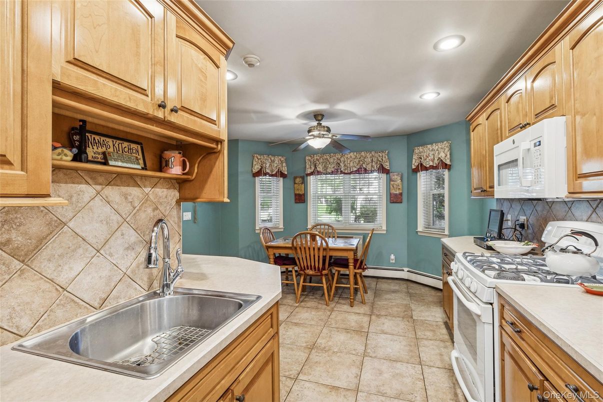 Dining room, Interior, Kitchen, Recessed Lighting