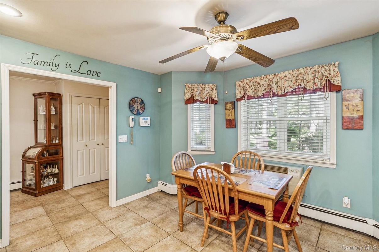 Dining room, Interior, Recessed Lighting