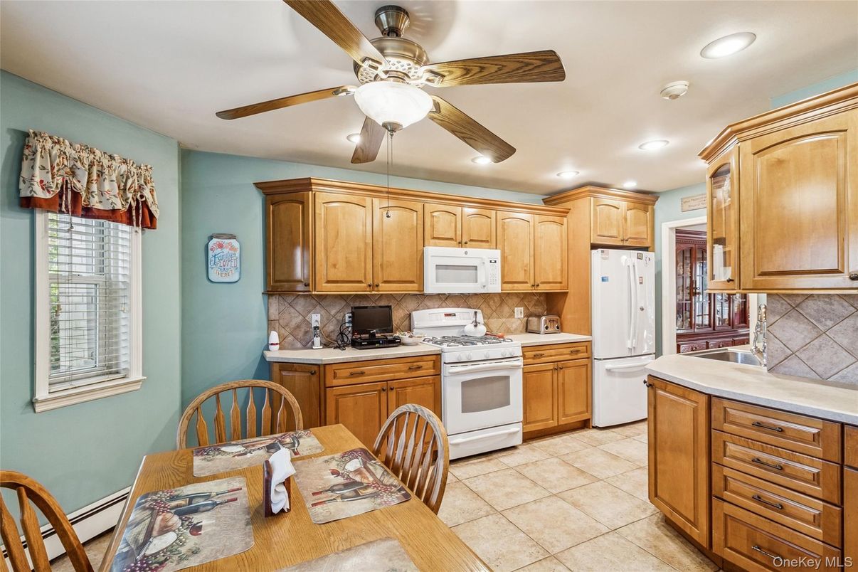 Dining room, Interior, Kitchen, Recessed Lighting