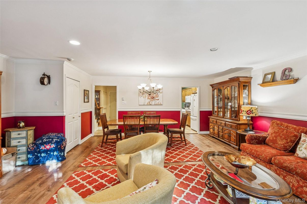 Chandelier, Dining room, Interior, Living room, Recessed Lighting, Wood Texture Flooring