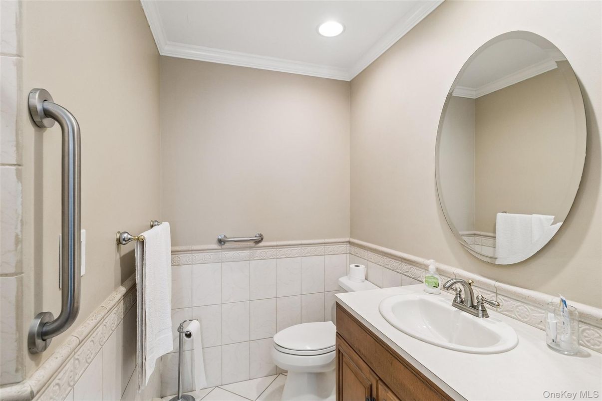Bathroom, Interior, Recessed Lighting