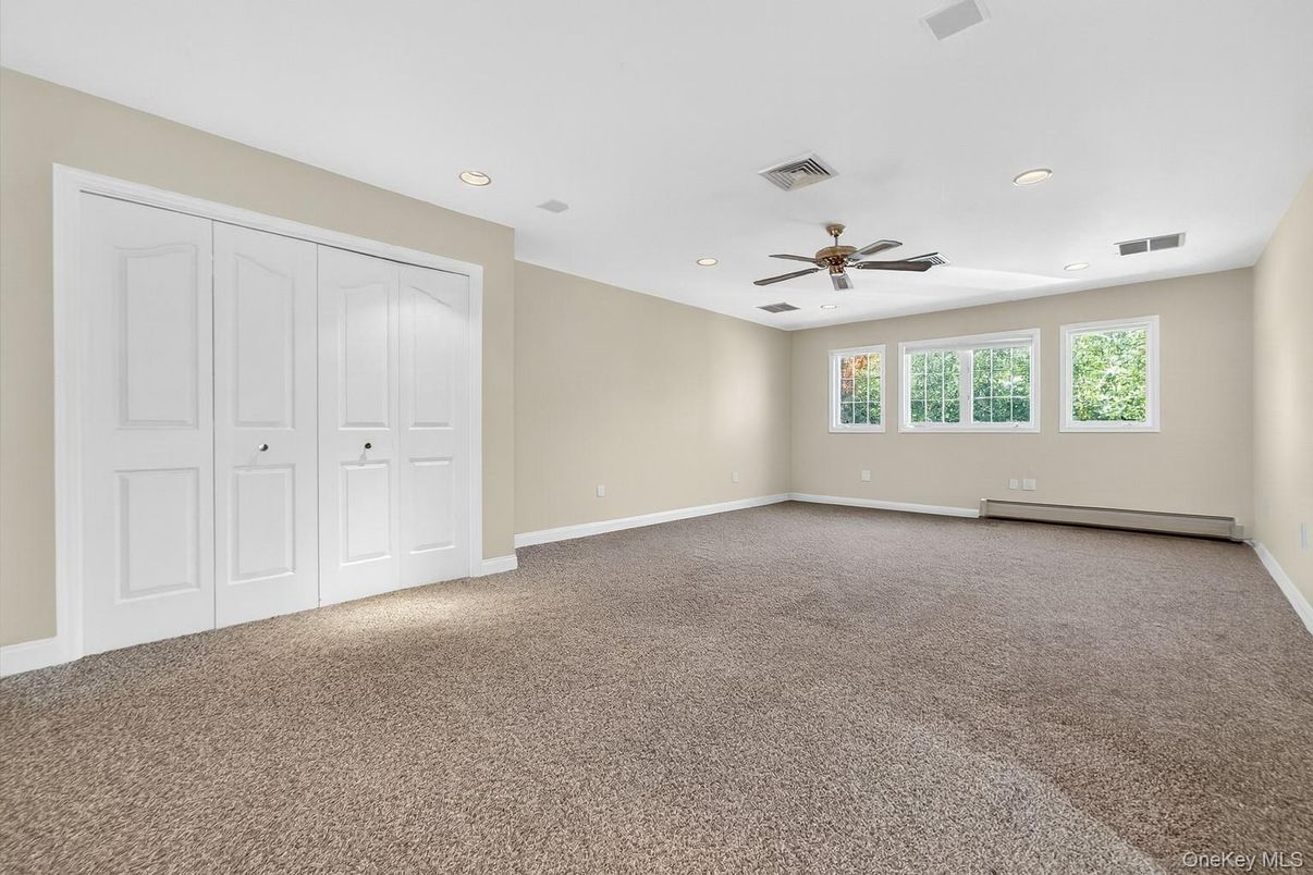 Empty room, Interior, Recessed Lighting