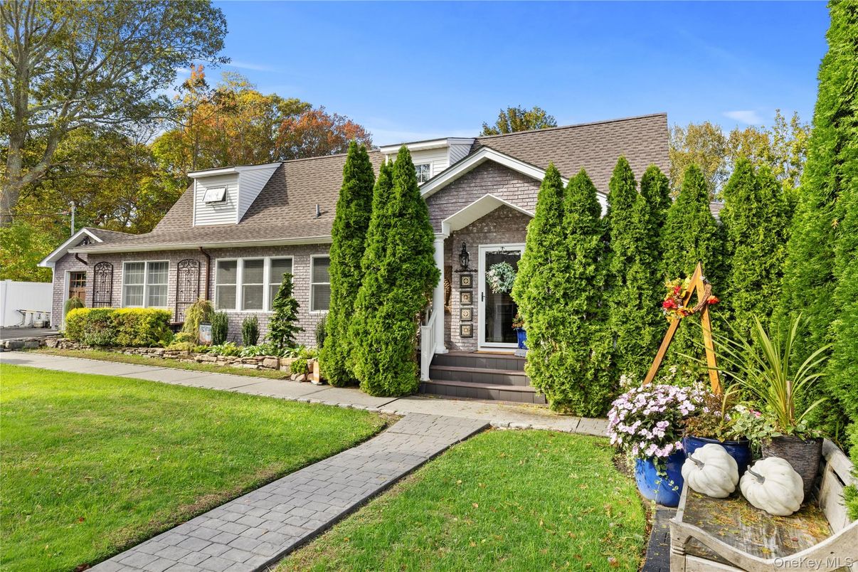 Exterior, Facade, Cape Cod