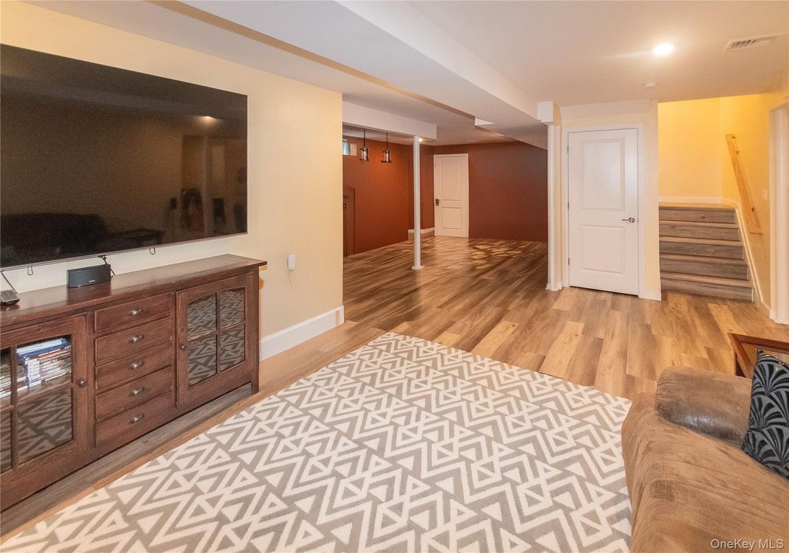 Interior, Recessed Lighting, Wood Texture Flooring