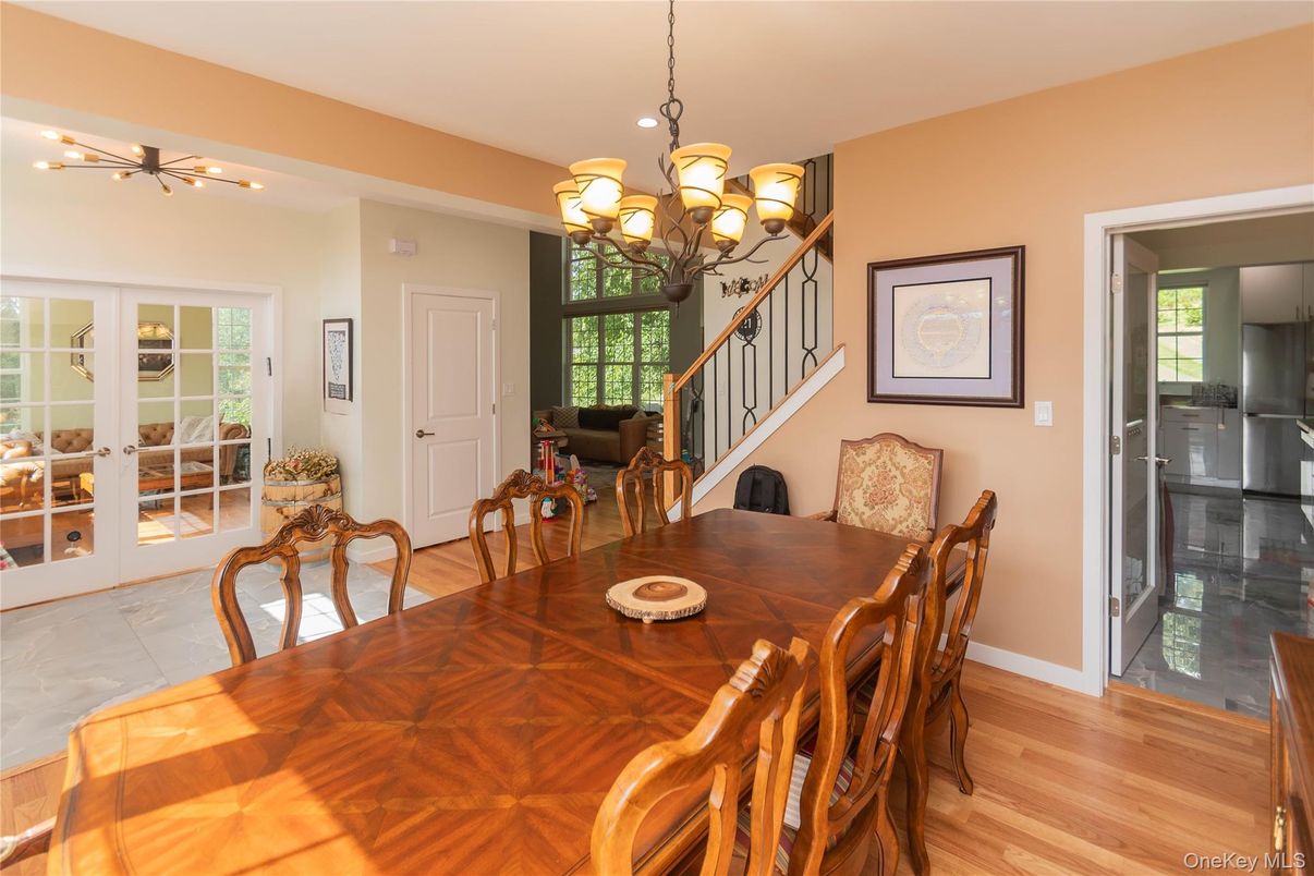 Chandelier, Dining room, Interior, Recessed Lighting, Wood Texture Flooring