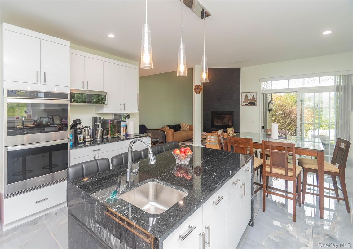 Dining room, Interior, Kitchen, Pendant Lights, Recessed Lighting, Stainless Steel Appliances