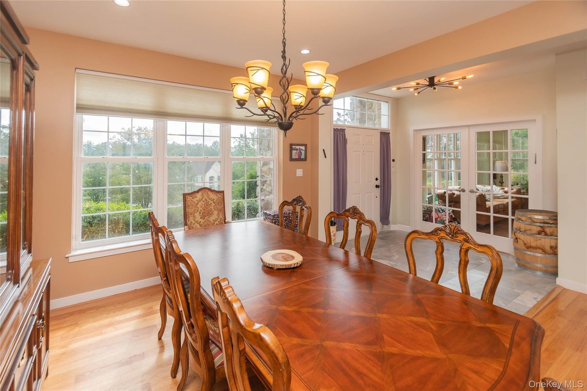 Chandelier, Dining room, Interior, Recessed Lighting, Wood Texture Flooring