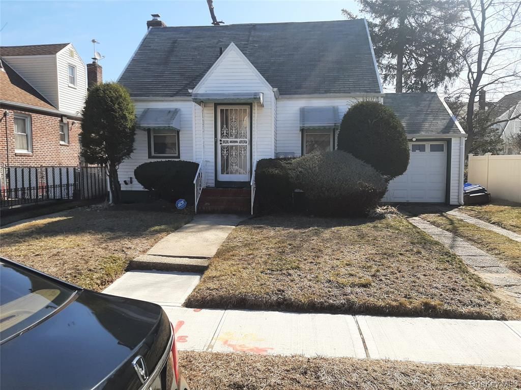 Attached, Exterior, Facade, Cape Cod