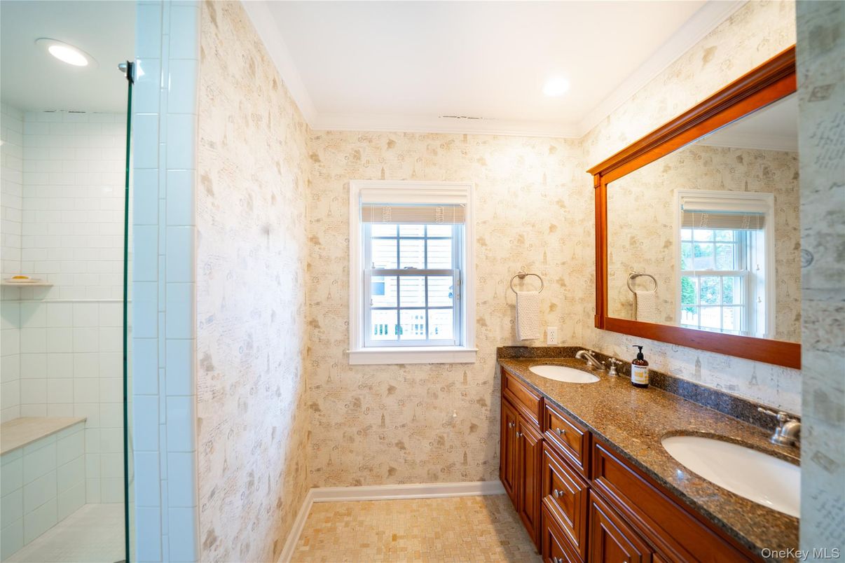 Bathroom, Dual Sink Vanities, Interior, Recessed Lighting