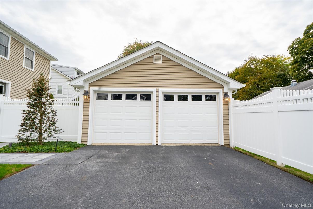 Detached Garage, Exterior