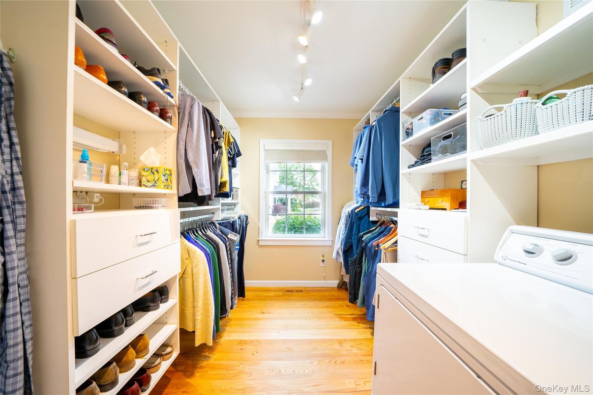 Interior, Walk-in Closets, Wood Texture Flooring