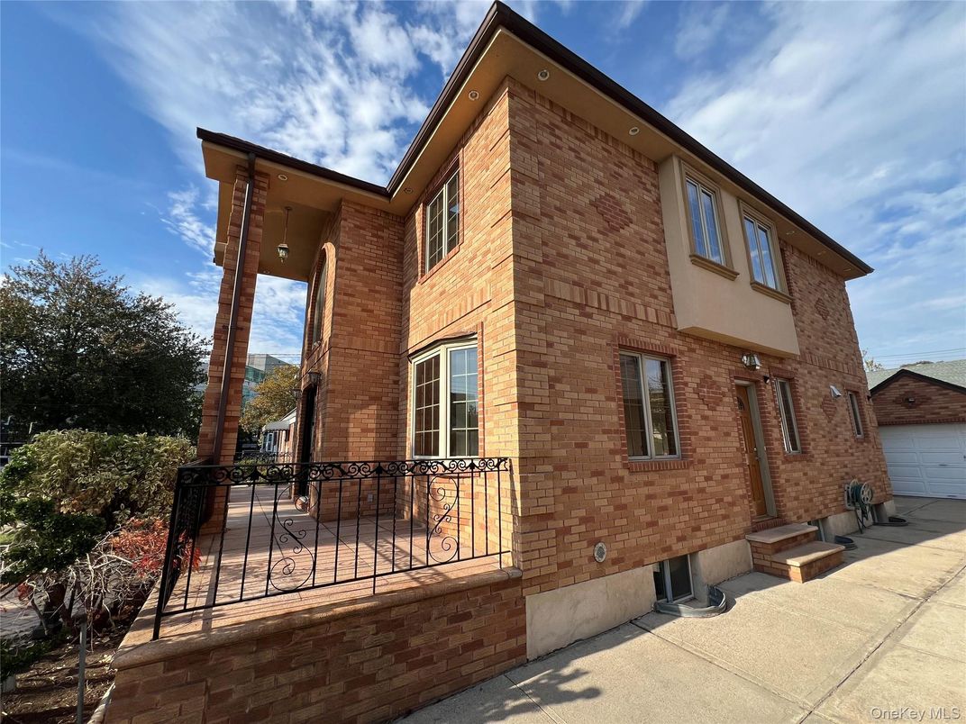 Exterior, Facade, Brick Facade, Rowhouse