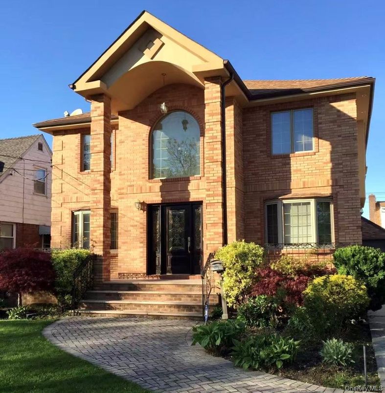 Exterior, Facade, Brick Facade, Rowhouse