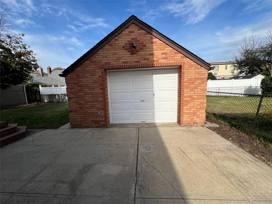 Detached Garage, Exterior