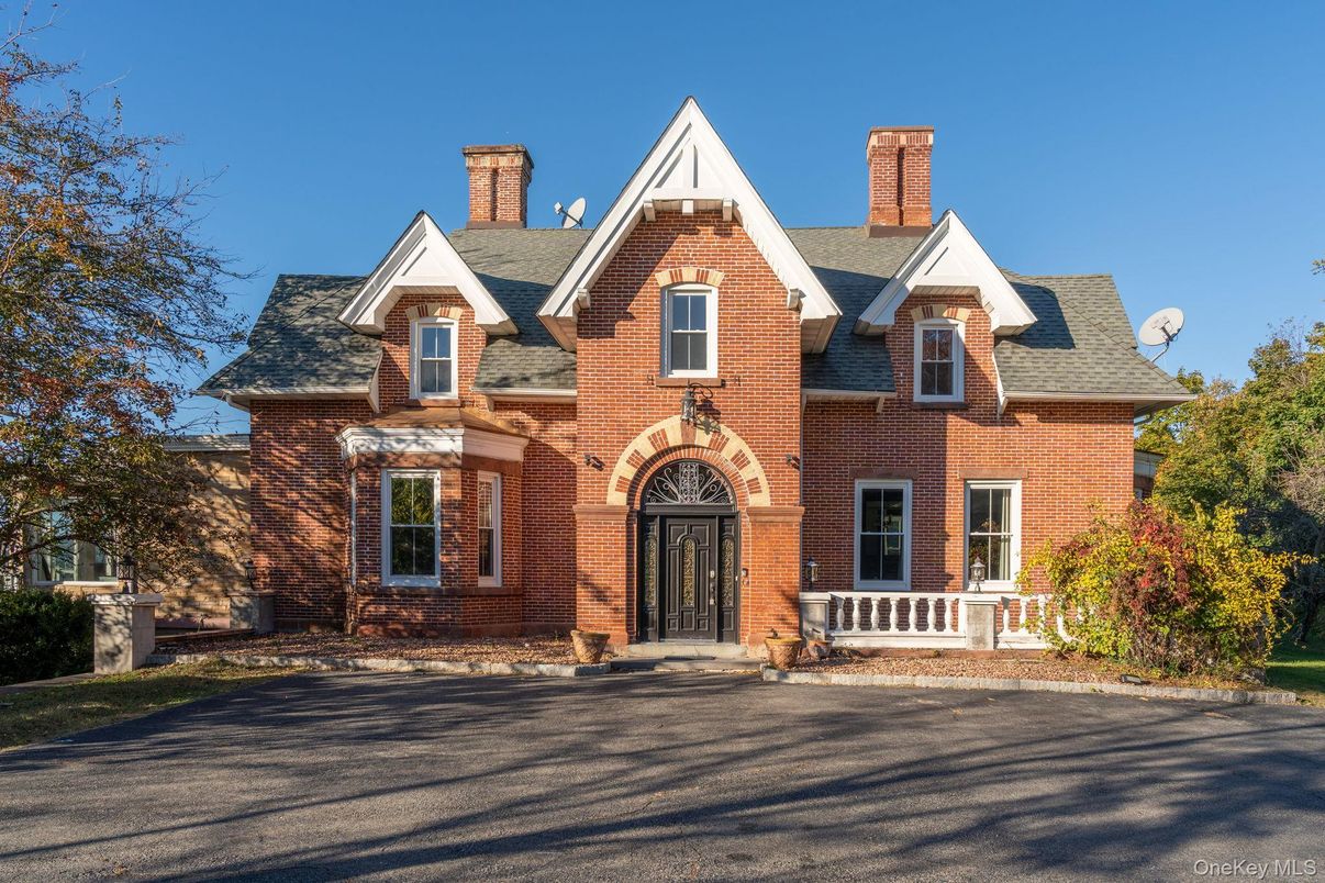 Exterior, Facade, Brick Facade, Brick Traditional