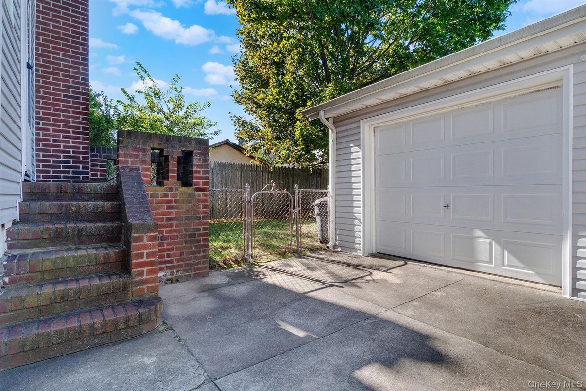 Detached Garage, Exterior