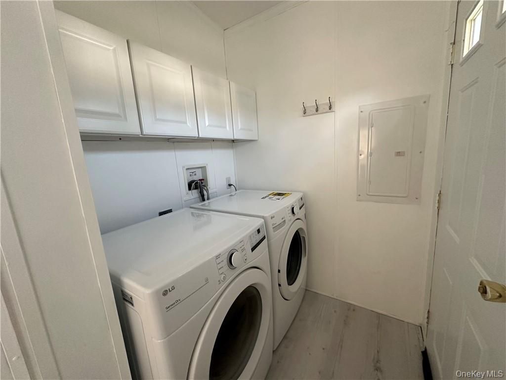 Interior, Washer, Wood Texture Flooring