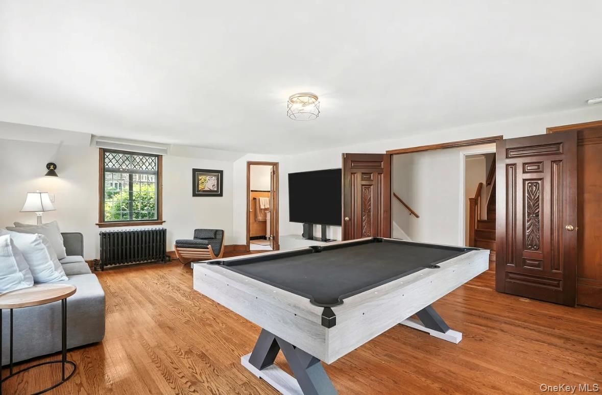 Billiard Table, Game Room, Interior, Wood Texture Flooring