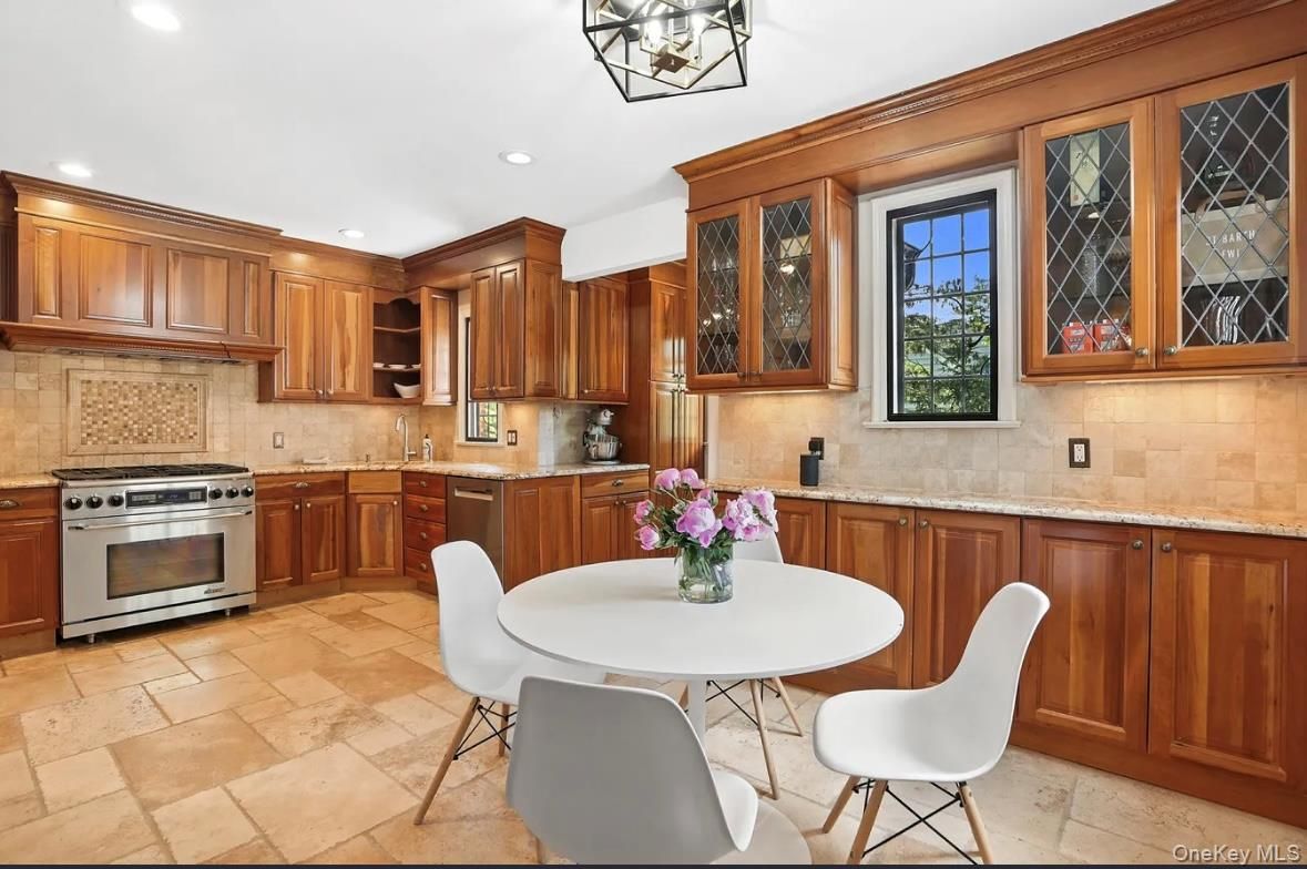 Dining room, Interior, Kitchen, Recessed Lighting, Stainless Steel Appliances