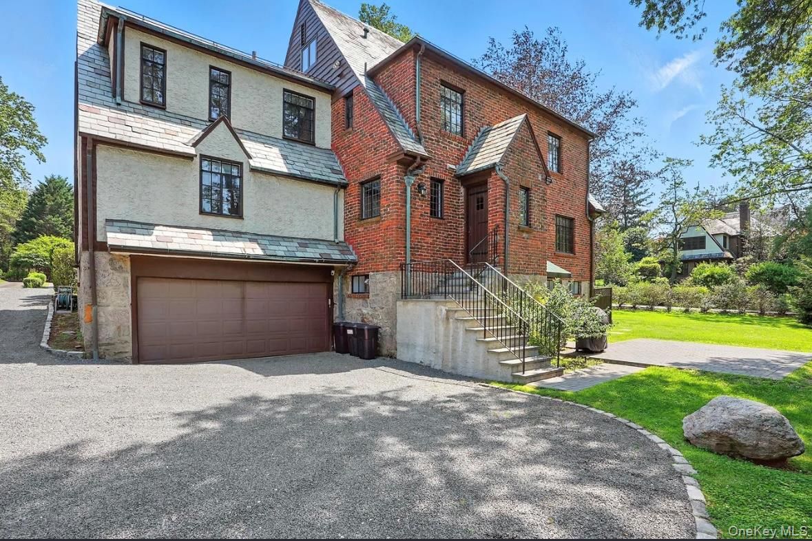 Attached, Exterior, Facade, Brick Facade, Rowhouse