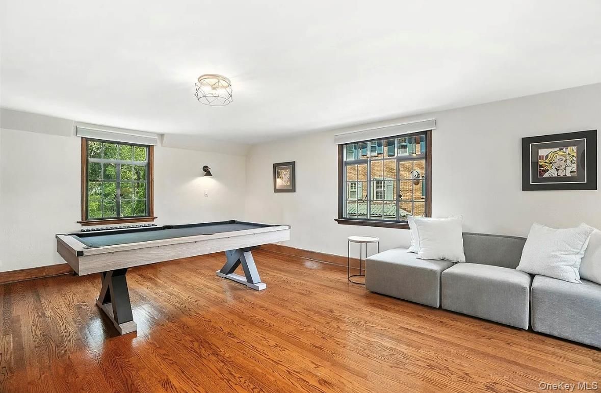 Billiard Table, Game Room, Interior, Wood Texture Flooring