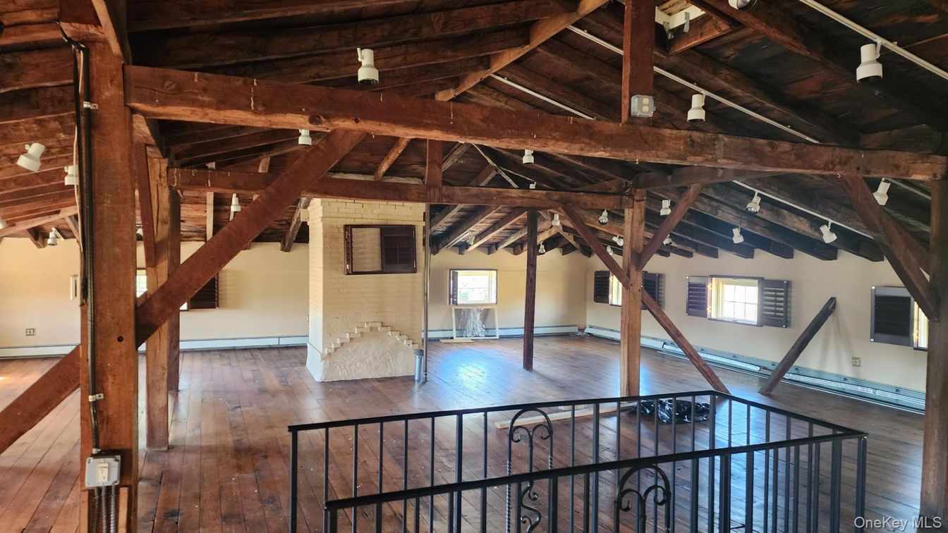 Empty room, Interior, Wooden Beams, Wooden Ceilings, Wood Texture Flooring