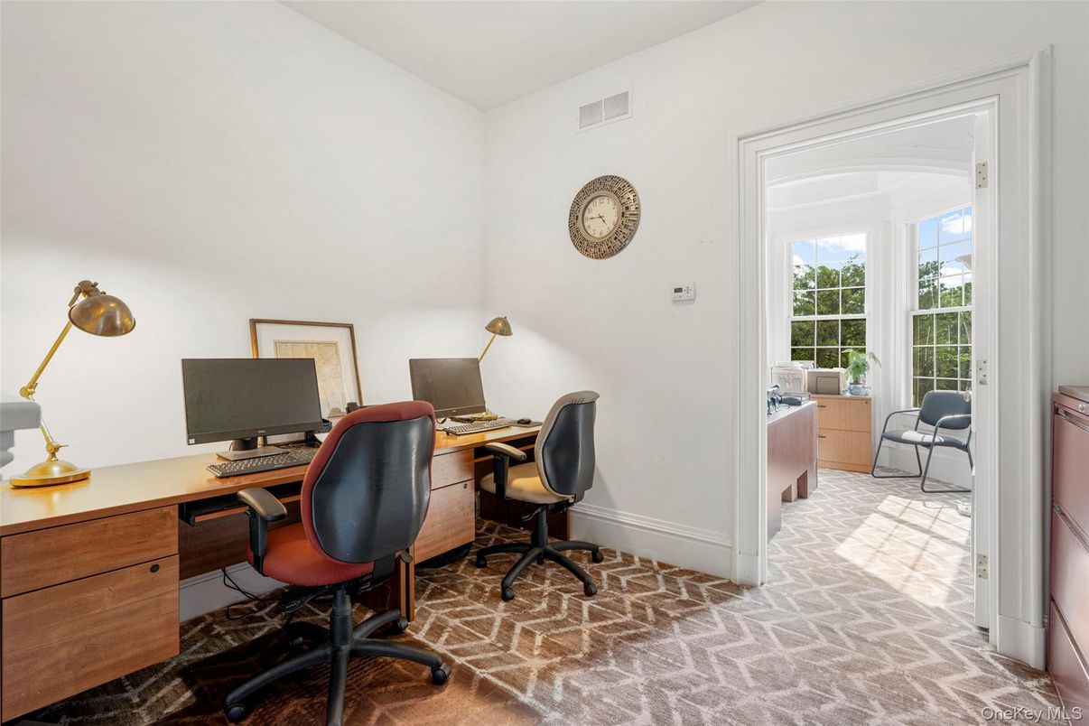 Home Office, Interior