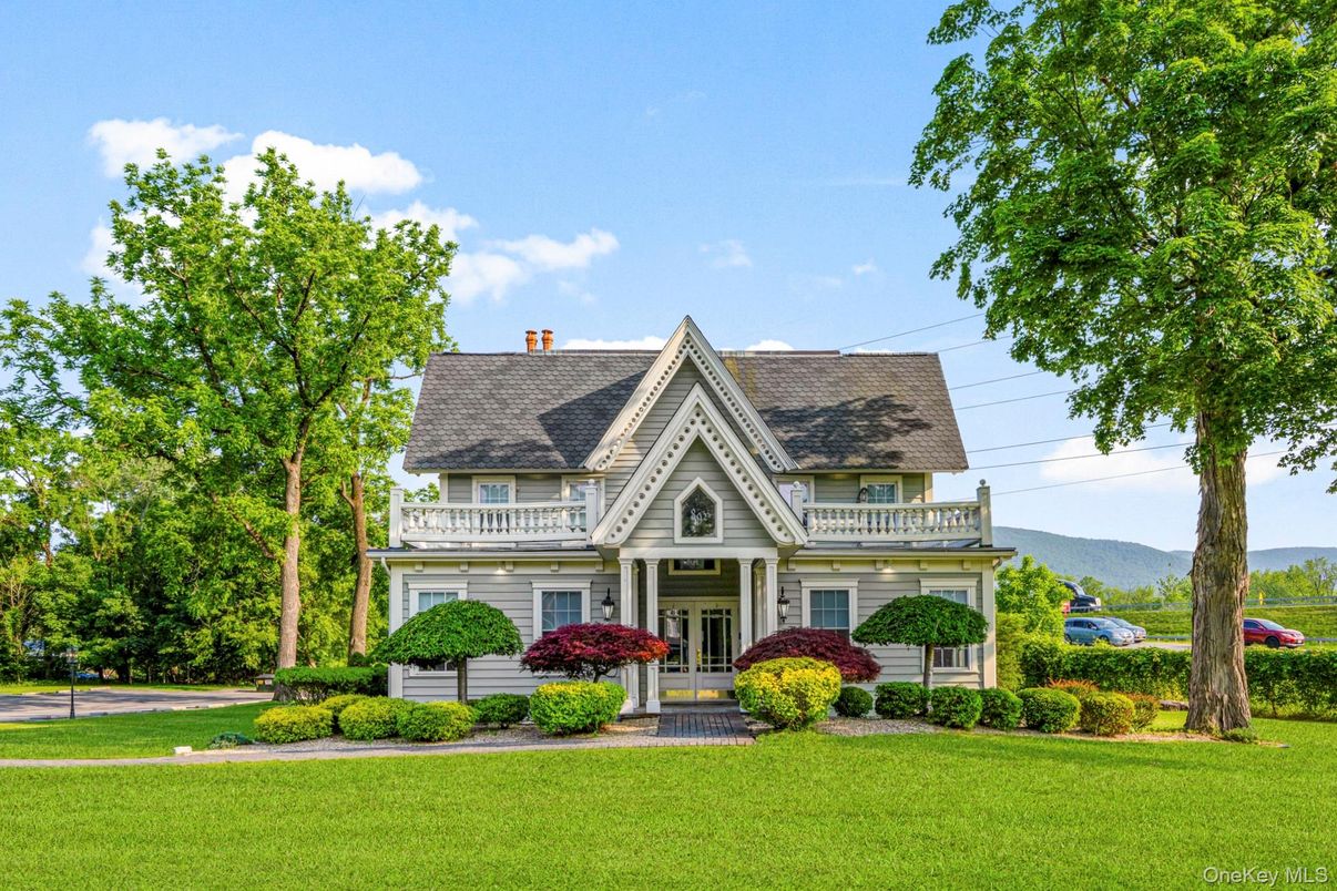 Exterior, Facade, Queen Anne Victorian