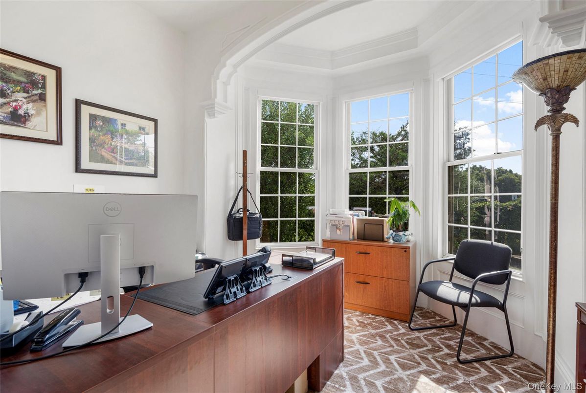 Home Office, Interior