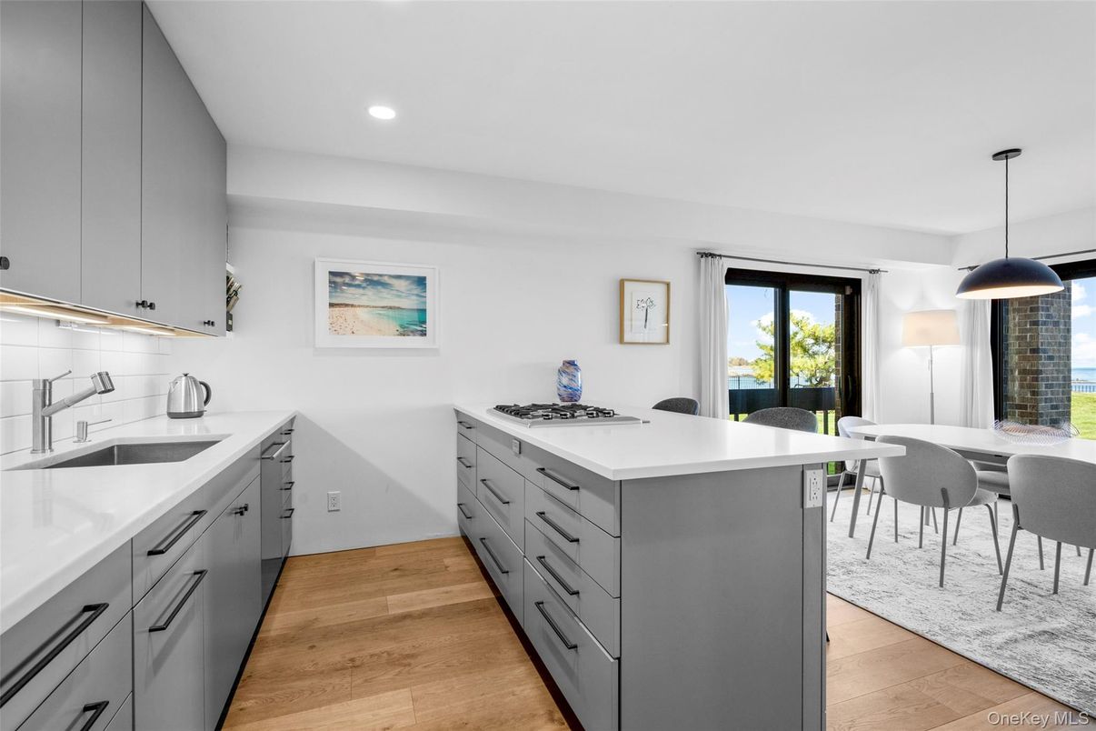 Dining room, Interior, Kitchen, Pendant Lights, Recessed Lighting, Wood Texture Flooring