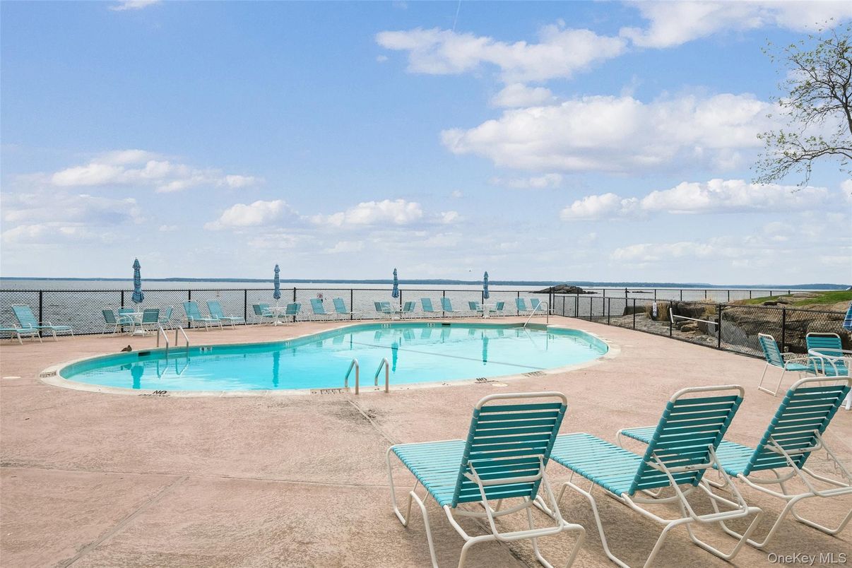 Exterior, Pool, Water