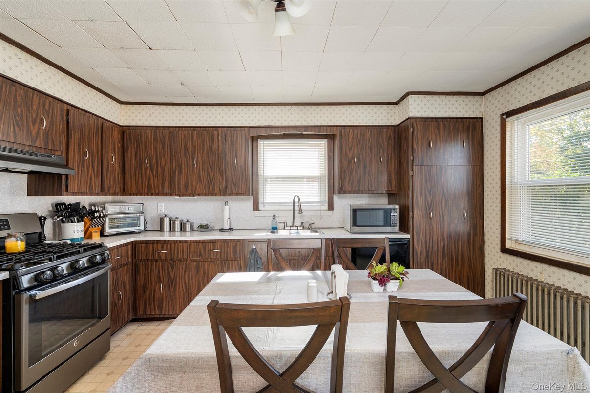 Dining room, Interior, Kitchen, Stainless Steel Appliances