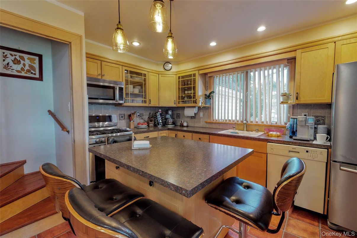 Interior, Kitchen, Pendant Lights, Recessed Lighting, Stainless Steel Appliances