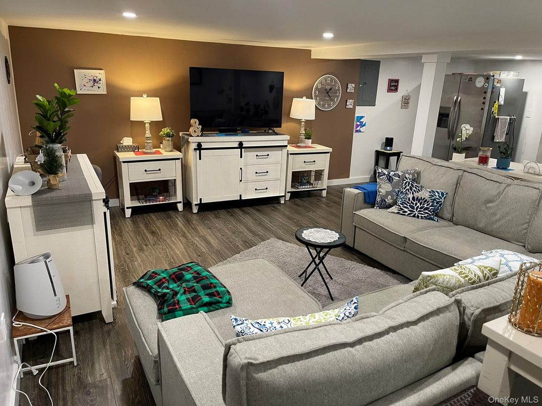 Interior, Living room, Recessed Lighting, Wood Texture Flooring