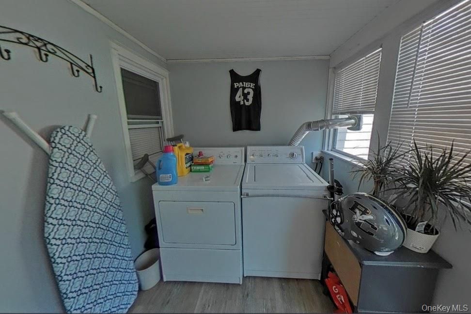 Interior, Washer, Wood Texture Flooring