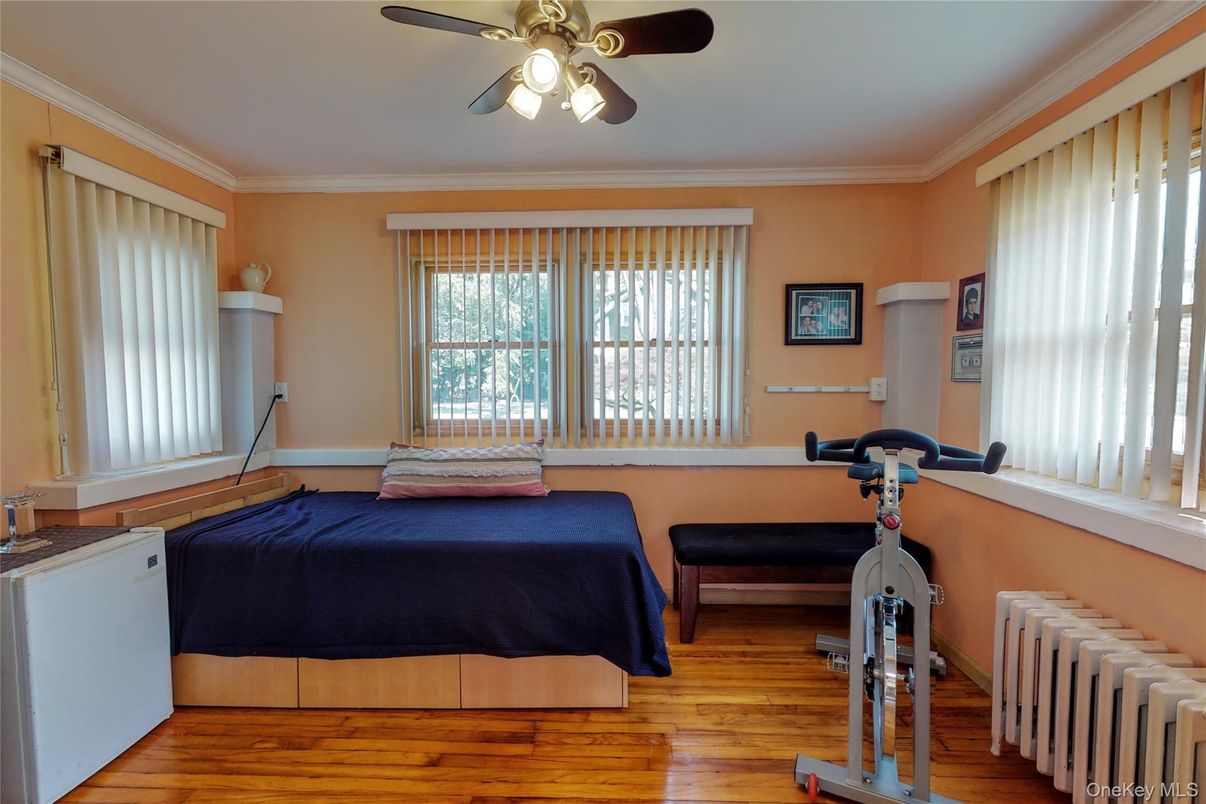 Bedroom, Fitness Equipment, Interior, Wood Texture Flooring