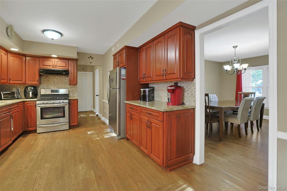 Chandelier, Dining room, Interior, Kitchen, Stainless Steel Appliances, Wood Texture Flooring