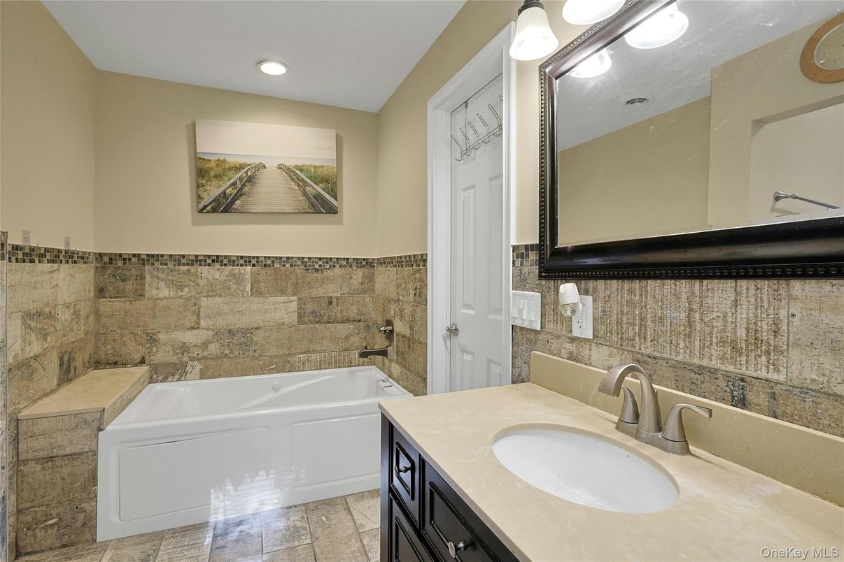 Bathroom, Interior, Recessed Lighting