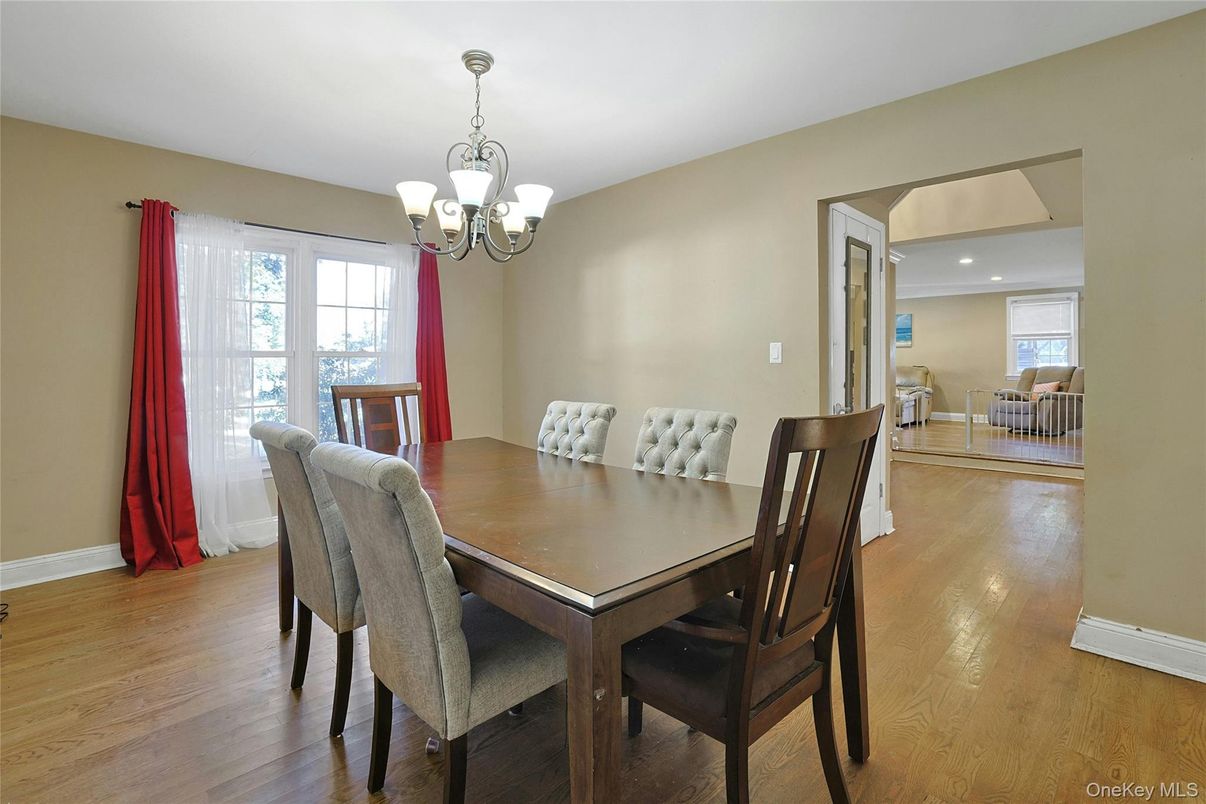 Chandelier, Dining room, Interior, Recessed Lighting, Wood Texture Flooring