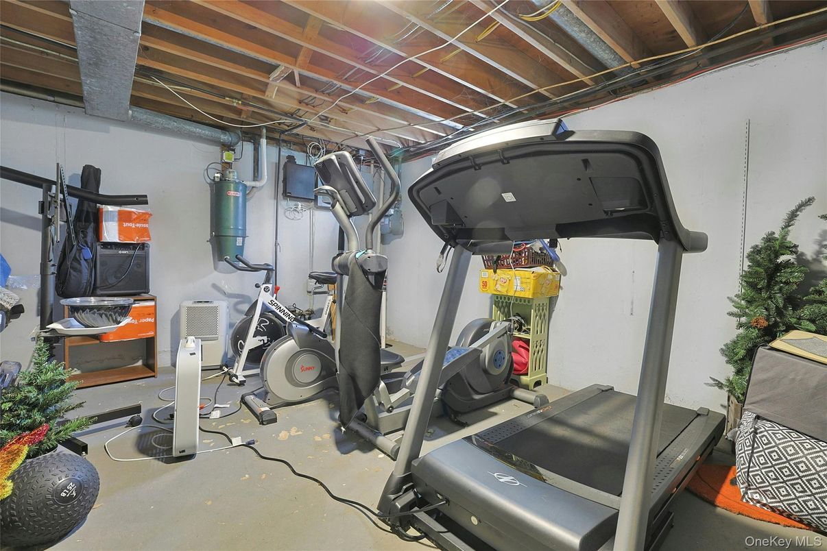 Fitness Equipment, Interior, Wooden Beams